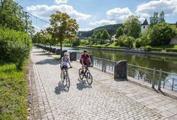 Fünf-Flüsse-Radweg - Radfahren entlang des Kanals in Berching