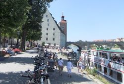 An der Steinernen Brücke in Regensburg_© Manja Wolf