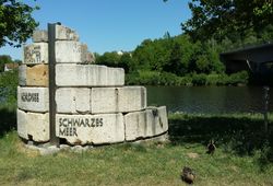 Memorial stone on the Main-Danube Canal in Beilngries_© Christine Riel