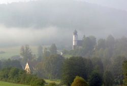 Pohled na Hohenburg-Ransbach v Lauterachtalu